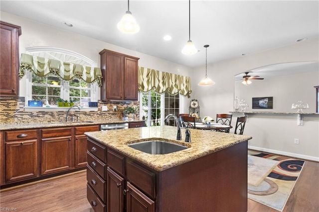 509 Hanbury RD W, Chesapeake, VA 23322