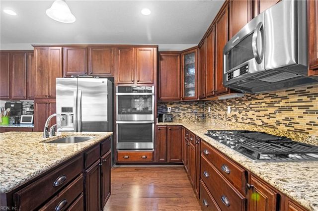 509 Hanbury RD W, Chesapeake, VA 23322