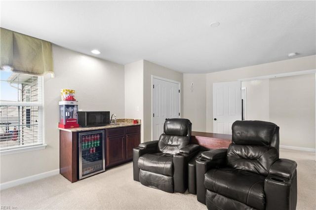 509 Hanbury RD W, Chesapeake, VA 23322