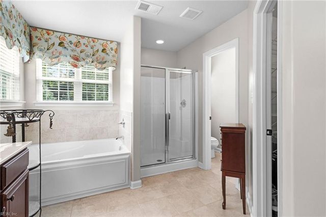 509 Hanbury RD W, Chesapeake, VA 23322