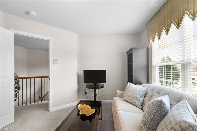 509 Hanbury RD W, Chesapeake, VA 23322