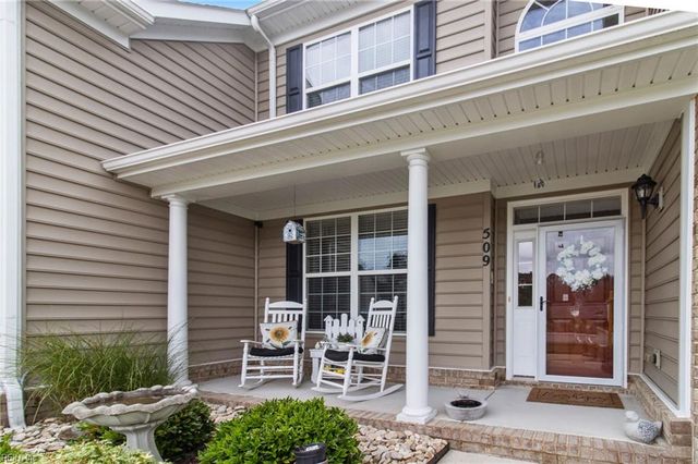 509 Hanbury RD W, Chesapeake, VA 23322