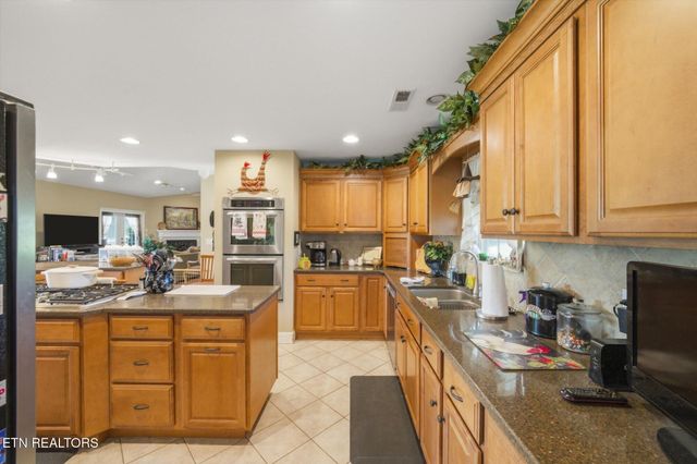 180 Old Sink Church Rd, Tellico Plains, TN 37385