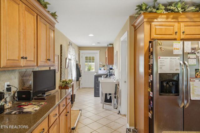 180 Old Sink Church Rd, Tellico Plains, TN 37385