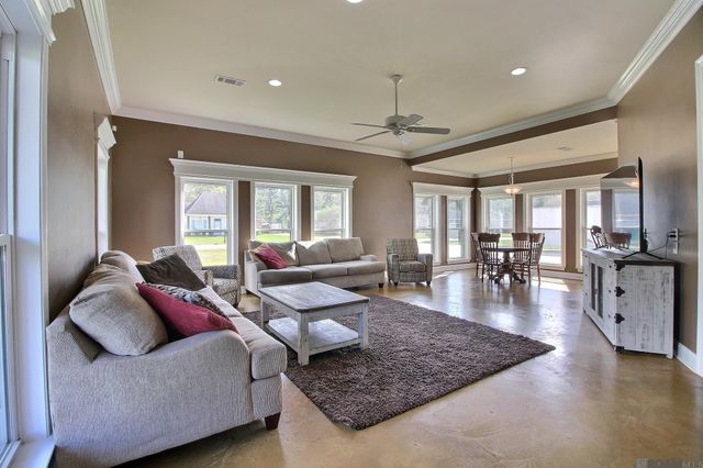 8178 Acadiana Ave, Denham Springs, LA 70706