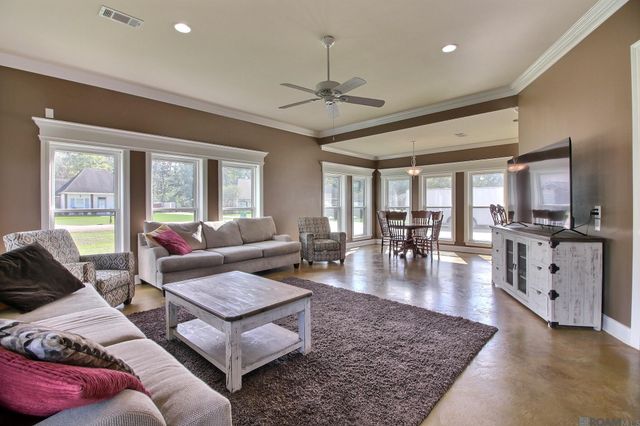 8178 Acadiana Ave, Denham Springs, LA 70706