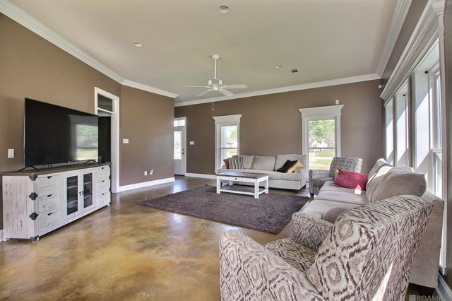 8178 Acadiana Ave, Denham Springs, LA 70706