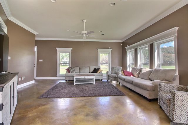 8178 Acadiana Ave, Denham Springs, LA 70706