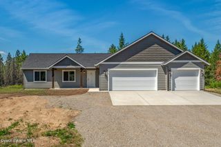 818 Sawbuck Rd, Spirit Lake, ID 83869