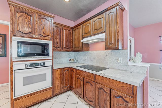 8109 S Winwood Lane, Broken Arrow, OK 74014