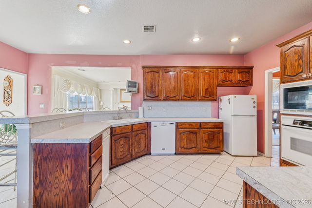 8109 S Winwood Lane, Broken Arrow, OK 74014