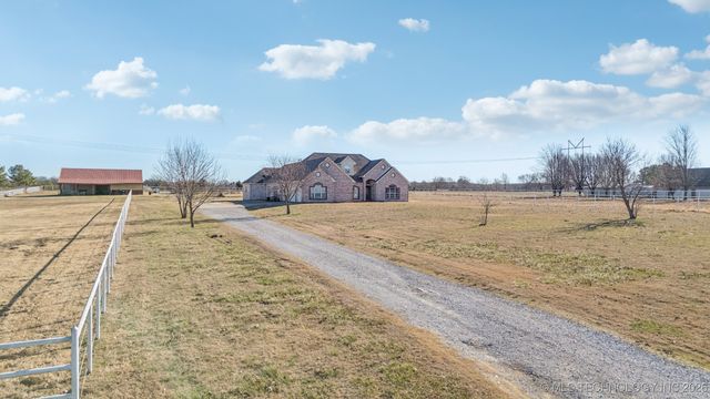 8109 S Winwood Lane, Broken Arrow, OK 74014