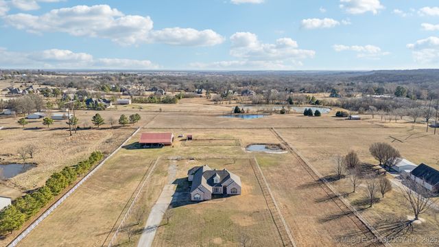 8109 S Winwood Lane, Broken Arrow, OK 74014