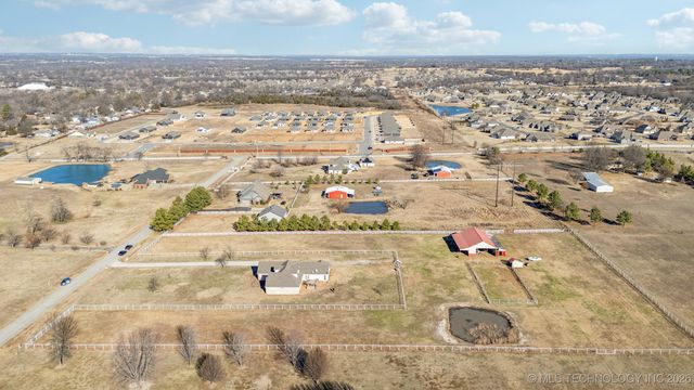 8109 S Winwood Lane, Broken Arrow, OK 74014