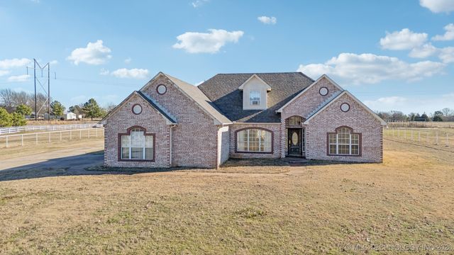 8109 S Winwood Lane, Broken Arrow, OK 74014