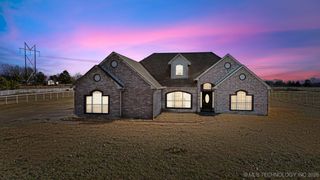 8109 S Winwood Lane, Broken Arrow, OK 74014