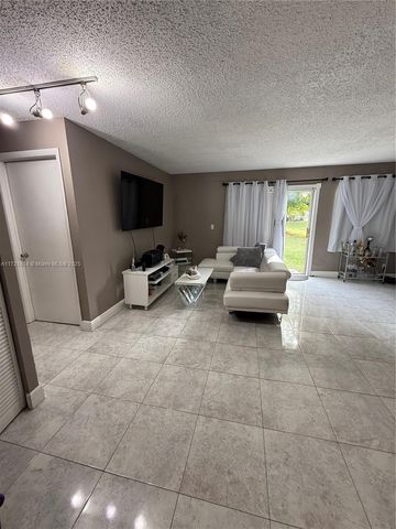 8710 SW 3rd St 104, Pembroke Pines, FL 33025