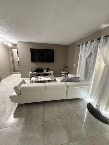 8710 SW 3rd St 104, Pembroke Pines, FL 33025