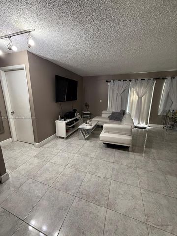 8710 SW 3rd St 104, Pembroke Pines, FL 33025