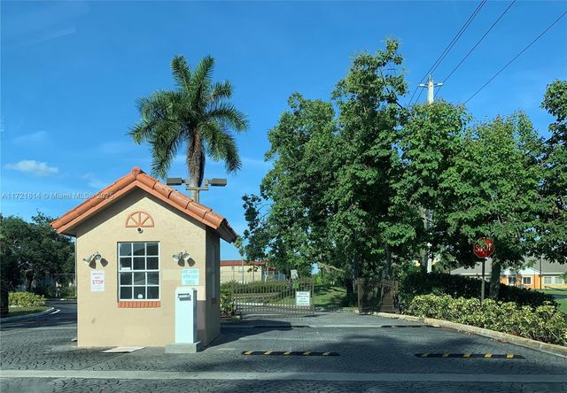 8710 SW 3rd St 104, Pembroke Pines, FL 33025