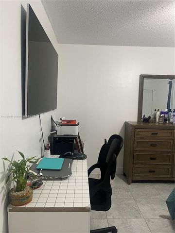 8710 SW 3rd St 104, Pembroke Pines, FL 33025