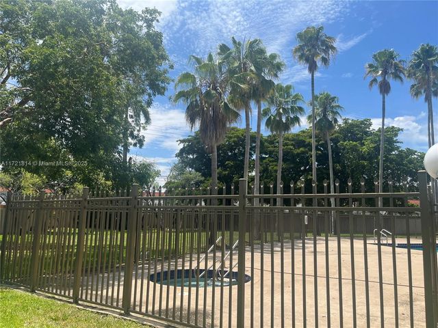 8710 SW 3rd St 104, Pembroke Pines, FL 33025