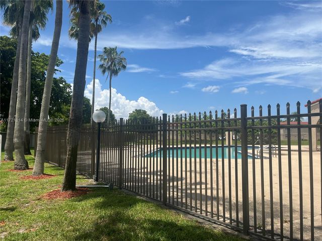 8710 SW 3rd St 104, Pembroke Pines, FL 33025