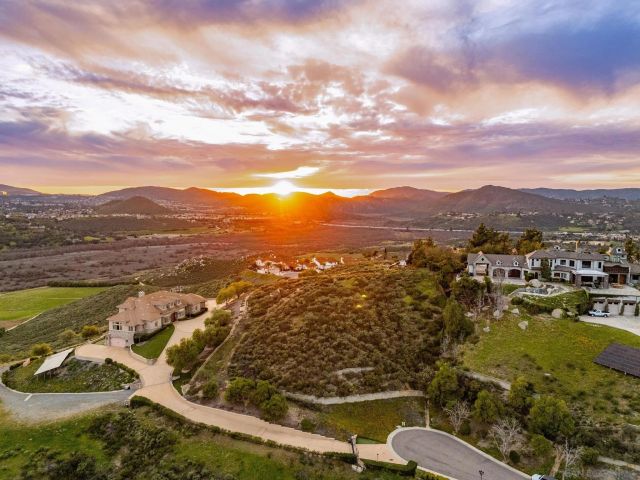 21 Stonepointe Drive 21, Escondido, CA 92025