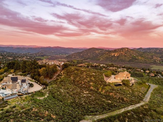 21 Stonepointe Drive 21, Escondido, CA 92025