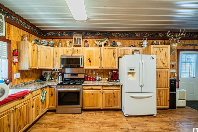 400 Jeff Clements Road, Marion, KY 42064