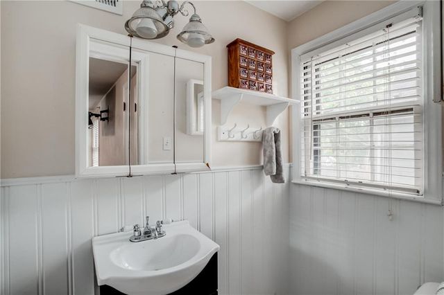 2821 W 73rd Street, Prairie Village, KS 66208