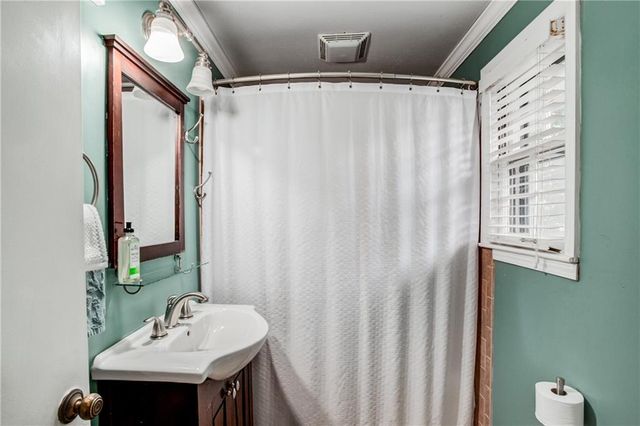 2821 W 73rd Street, Prairie Village, KS 66208