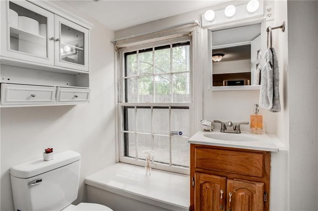 2821 W 73rd Street, Prairie Village, KS 66208