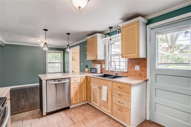 2821 W 73rd Street, Prairie Village, KS 66208