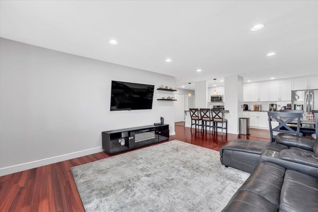 190 S WOOD DALE Road 200, Wood Dale, IL 60191