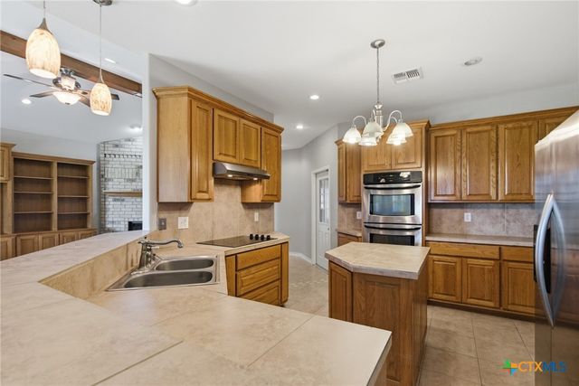 15 Huron Street, Victoria, TX 77905