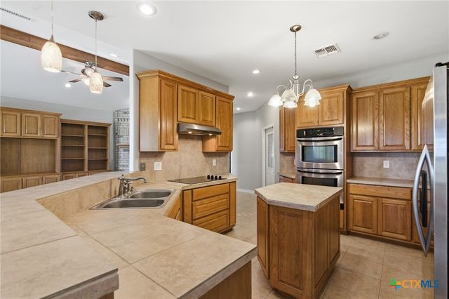 15 Huron Street, Victoria, TX 77905