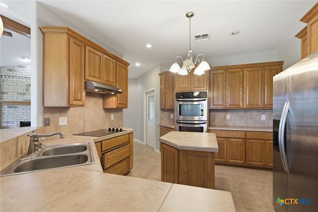 15 Huron Street, Victoria, TX 77905