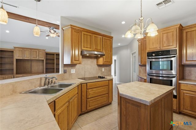 15 Huron Street, Victoria, TX 77905