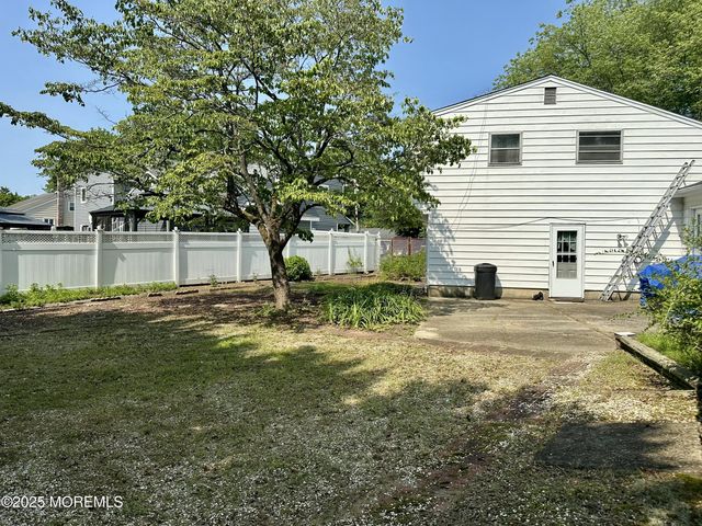 404 Harmony Road, Middletown, NJ 07748