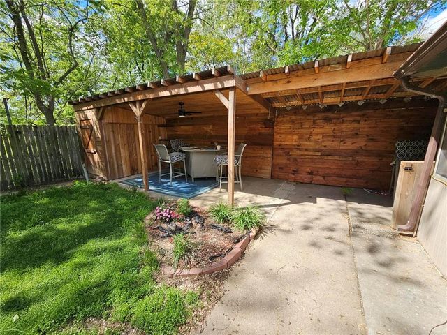 6004 Amazonia Road, St Joseph, MO 64505