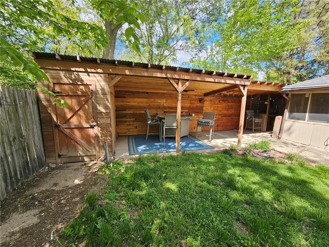 6004 Amazonia Road, St Joseph, MO 64505