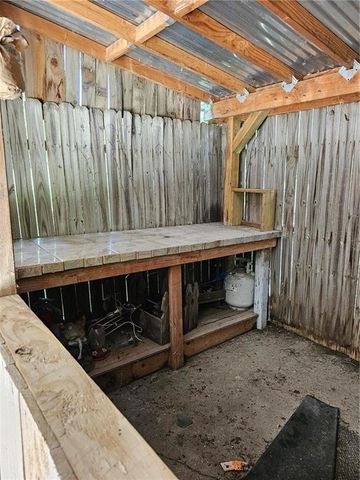 6004 Amazonia Road, St Joseph, MO 64505