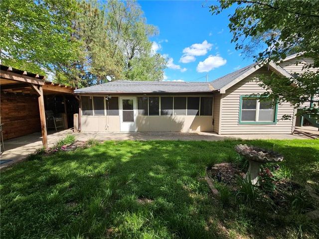 6004 Amazonia Road, St Joseph, MO 64505