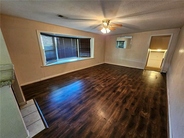 6004 Amazonia Road, St Joseph, MO 64505