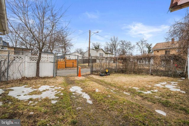 809 EASTERN AVE, Capitol Heights, MD 20743