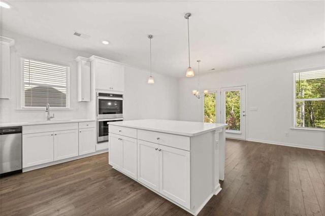 1621 Lacebark Elm Way, Lawrenceville, GA 30045