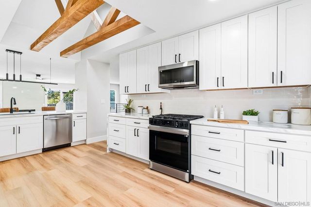 3040 Caminito Arenoso, San Diego, CA 92117