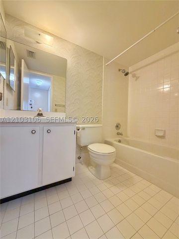 2230 N Cypress Bend Dr 308, Pompano Beach, FL 33069