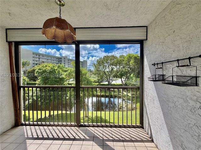 2230 N Cypress Bend Dr 308, Pompano Beach, FL 33069